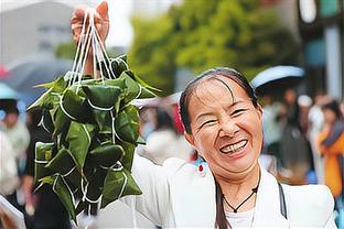 一起哈啤？泰勒-斯威夫特现场干完一杯啤酒